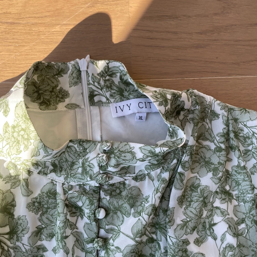 Ivy City Co Green and White Floral Midi Dress - Picture 5 of 7